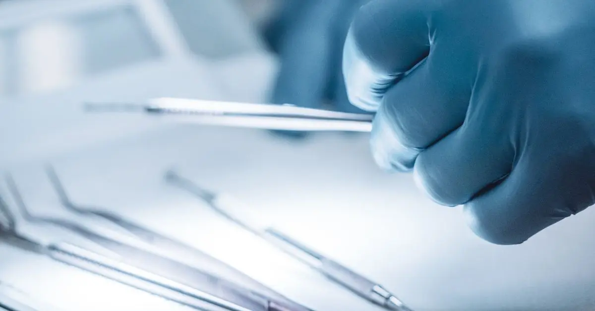 Comment gérer une infection dentaire à la maison ?